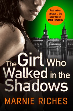 La chica que caminaba en las sombras