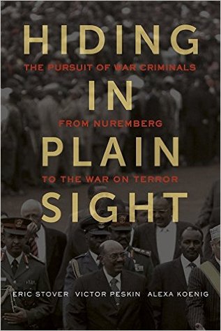 Escondido en la vista llana: La búsqueda de criminales de guerra de Nuremberg a la guerra contra el terror