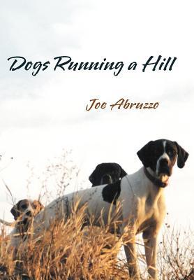 Perros corriendo una colina