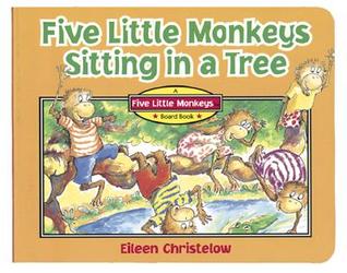 Cinco monos pequeños que se sientan en un árbol