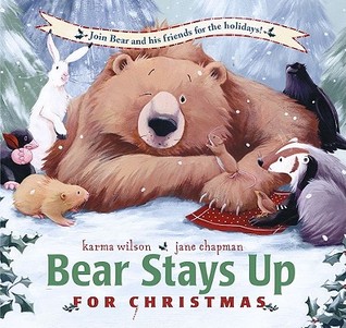 El oso se coloca para arriba para la Navidad