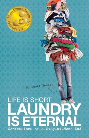La vida es corta, el lavado de ropa es eterno: Confesiones de un papá que se queda en casa