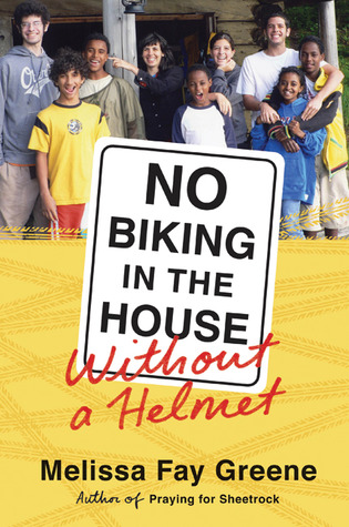 No ciclismo en la casa sin un casco