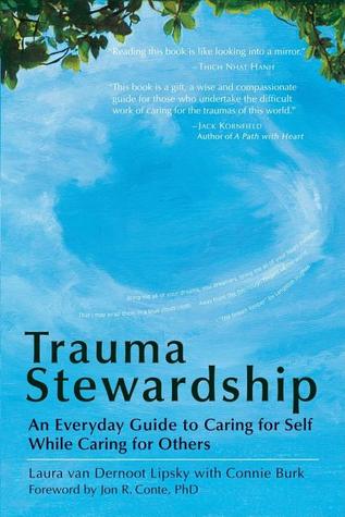 Trauma Stewardship: Una guía cotidiana para cuidar de sí mismo mientras cuida de otros