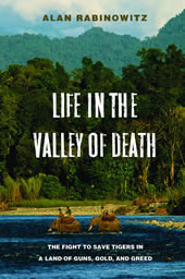 La vida en el valle de la muerte: La lucha para salvar a los tigres en una tierra de armas, oro y avaricia
