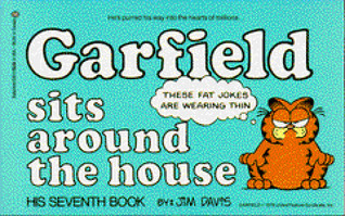 Garfield se sienta alrededor de la casa